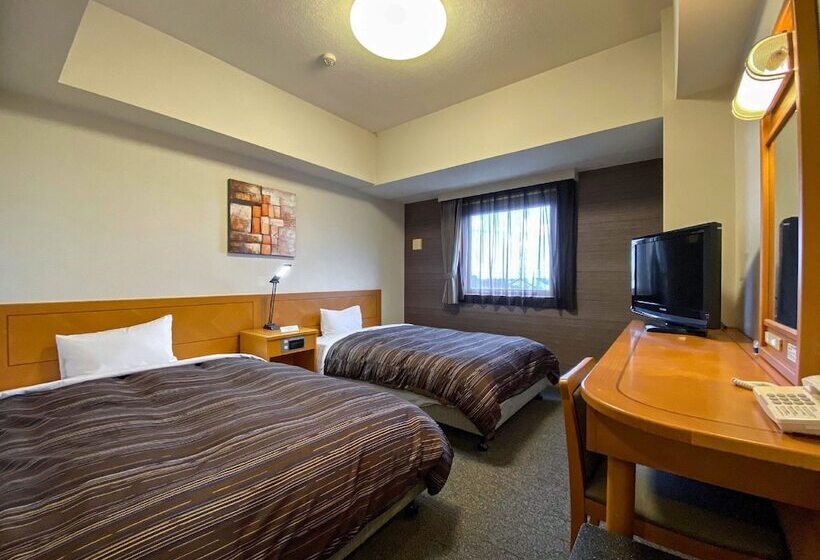 호텔 Route Inn Tsubamesanjo Ekimae