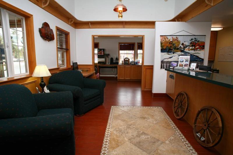 Мотель Sisters Inn & Suites