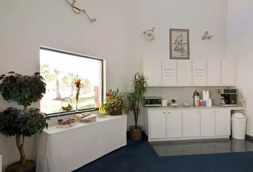 Отель Americas Best Value Platinum Inn & Suites