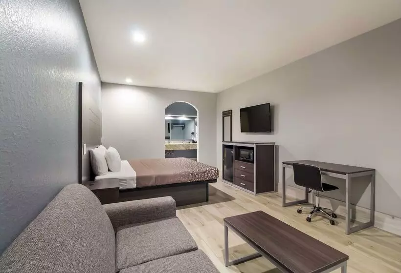 Отель Americas Best Value Platinum Inn & Suites