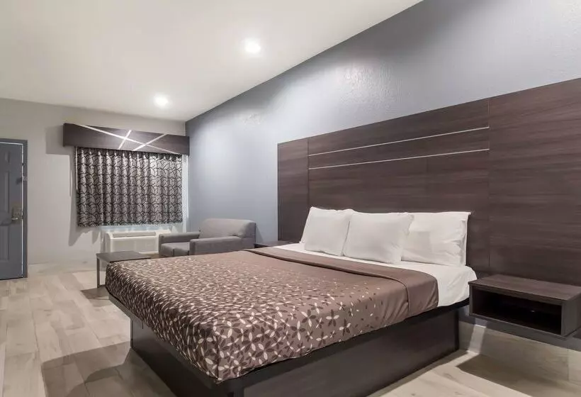 Отель Americas Best Value Platinum Inn & Suites