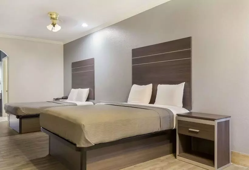 Отель Americas Best Value Platinum Inn & Suites