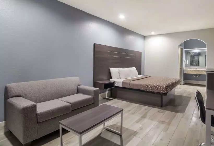 Отель Americas Best Value Platinum Inn & Suites