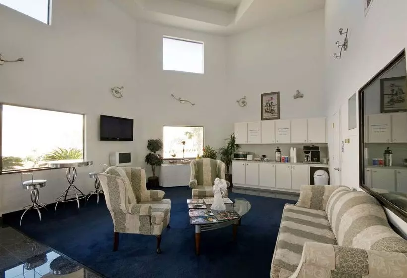 Отель Americas Best Value Platinum Inn & Suites