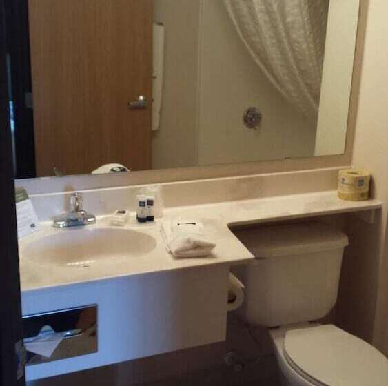 בית מלון כפרי Americinn By Wyndham Madison Sd