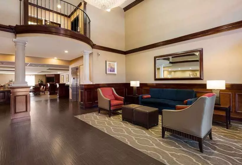 호텔 Comfort Suites Near University