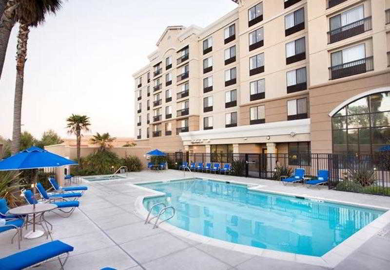فندق Courtyard By Marriott Newark Silicon Valley