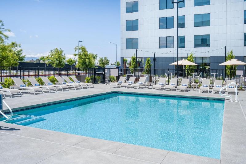 فندق Courtyard By Marriott Newark Silicon Valley