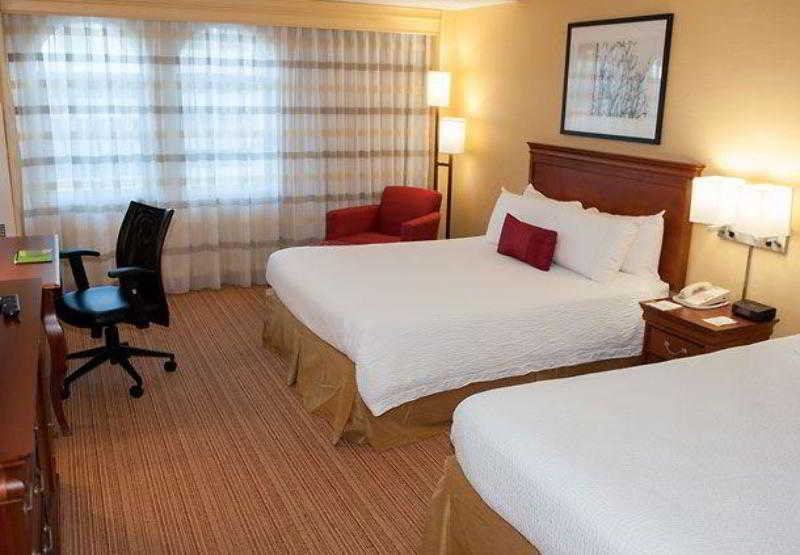 فندق Courtyard By Marriott Norfolk Downtown