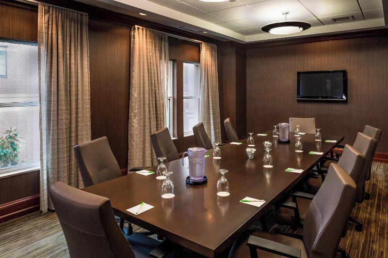 فندق Courtyard By Marriott Norfolk Downtown