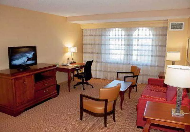 هتل Courtyard By Marriott Norfolk Downtown