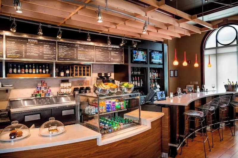 هتل Courtyard By Marriott Norfolk Downtown