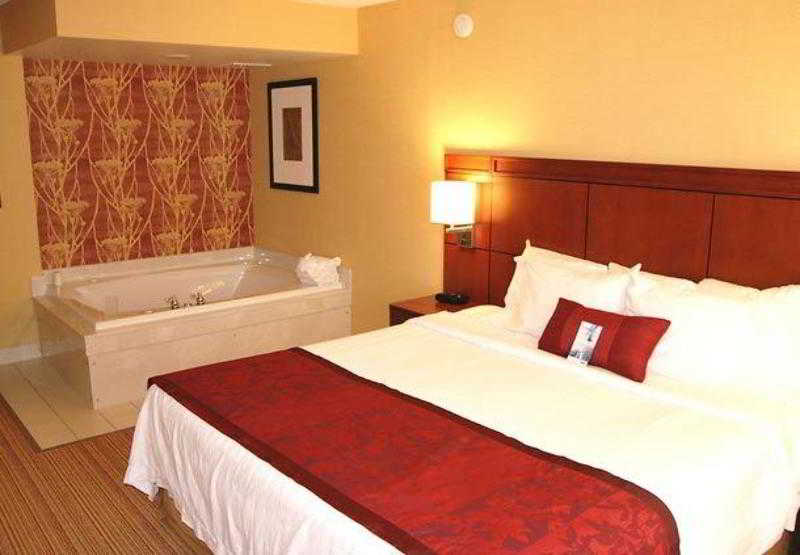 فندق Courtyard By Marriott Traverse City