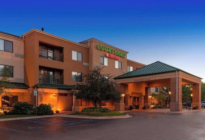 فندق Courtyard By Marriott Traverse City