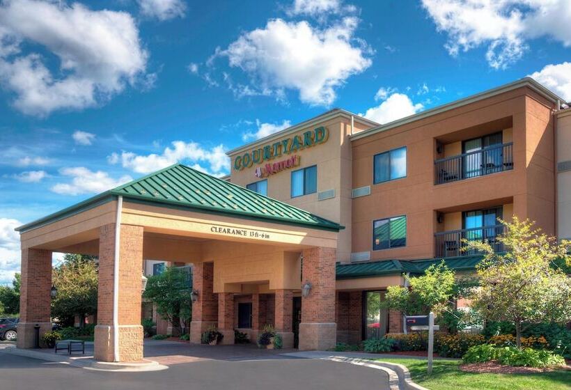 فندق Courtyard By Marriott Traverse City