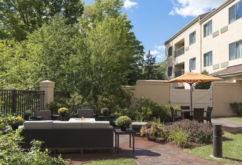 فندق Courtyard By Marriott Traverse City