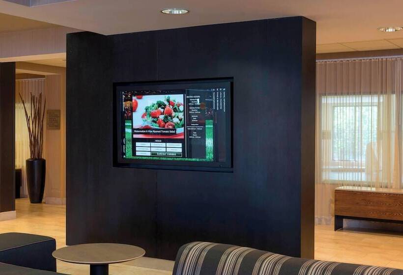 فندق Courtyard By Marriott Traverse City