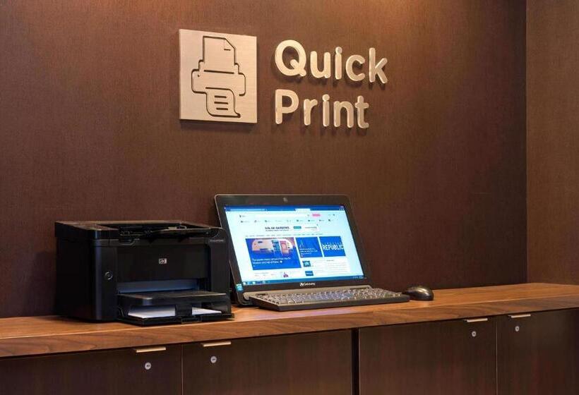 فندق Courtyard By Marriott Traverse City