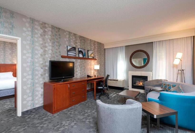 فندق Courtyard By Marriott Traverse City