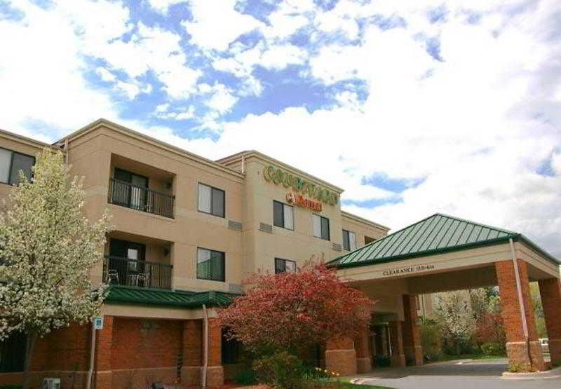 فندق Courtyard By Marriott Traverse City
