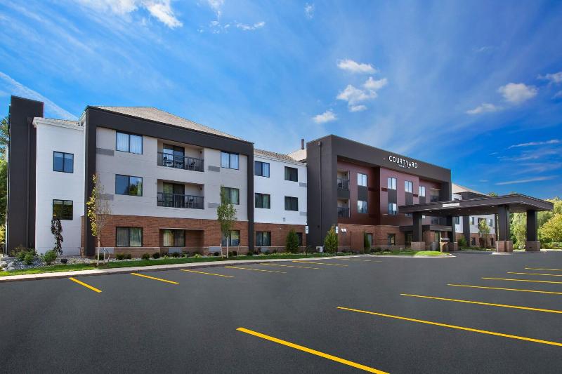 فندق Courtyard By Marriott Traverse City