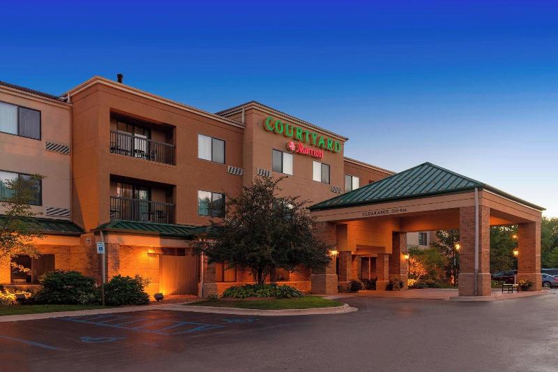 فندق Courtyard By Marriott Traverse City