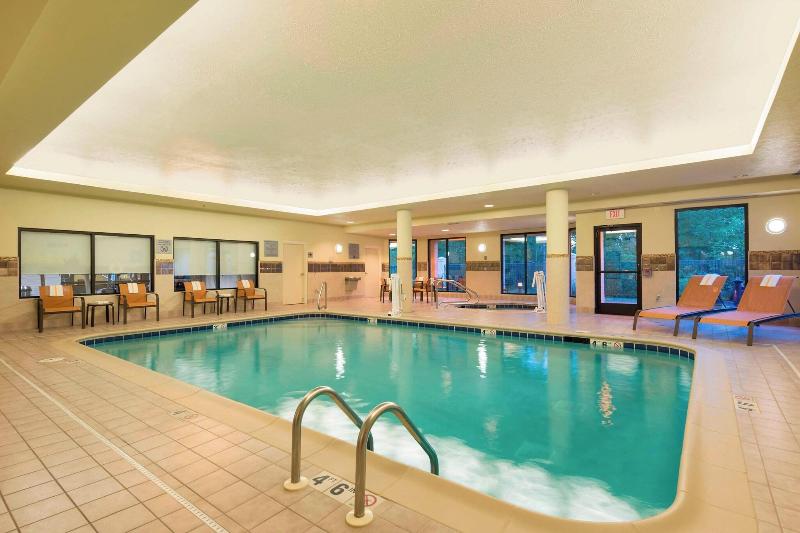 فندق Courtyard By Marriott Traverse City