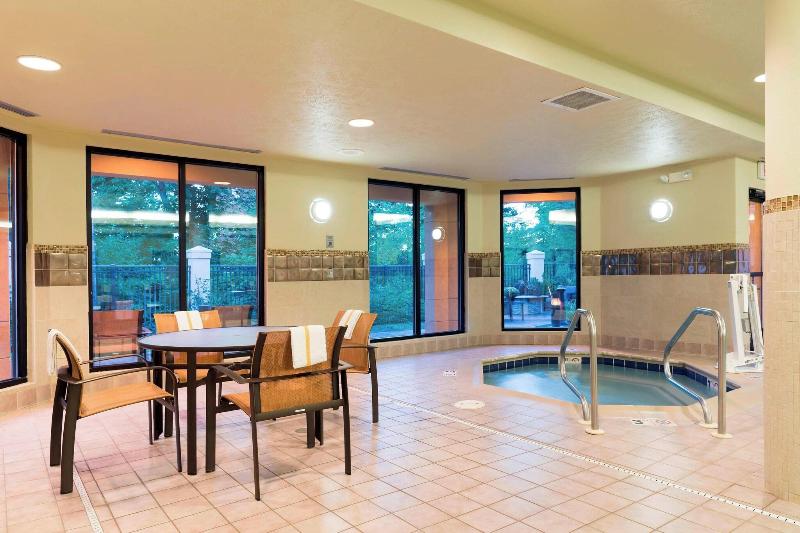 فندق Courtyard By Marriott Traverse City