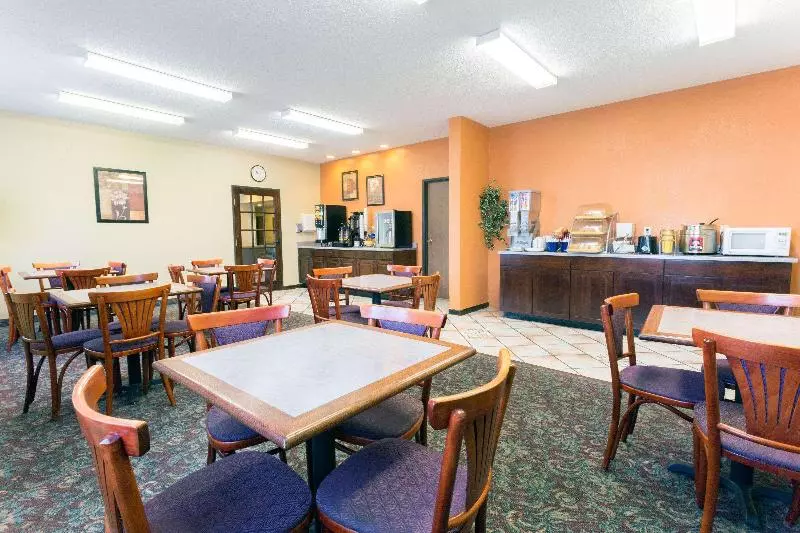 هتل Days Inn By Wyndham Colorado Springs Airport