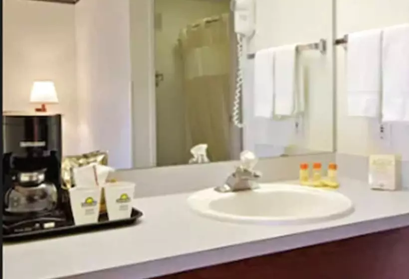 호텔 Days Inn & Suites By Wyndham Gresham