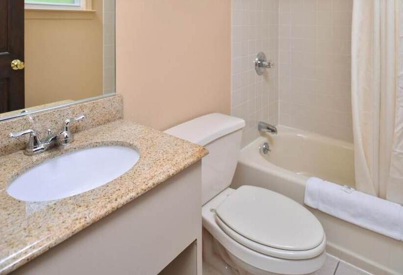 فندق Golden Hill Inndanbury