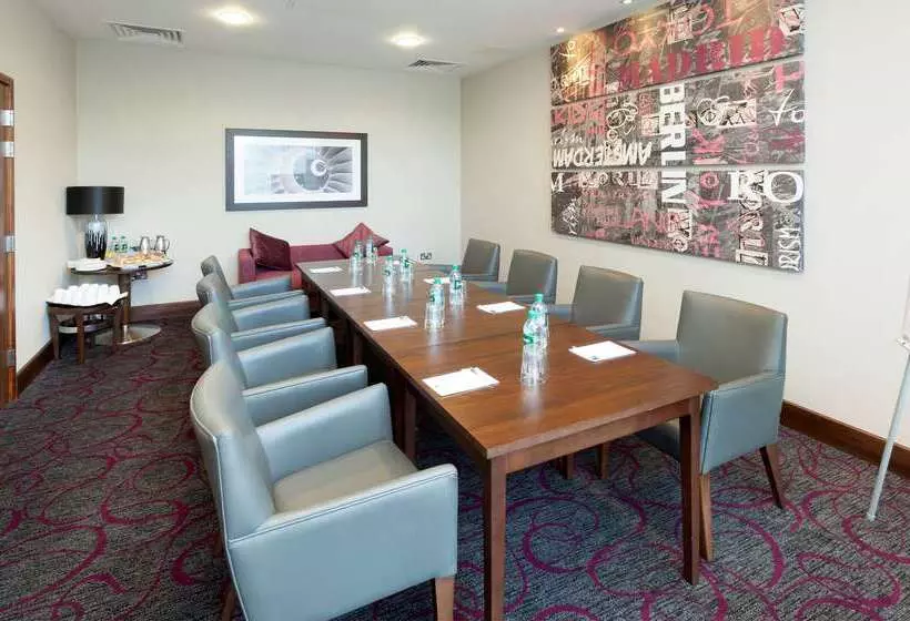 Hotel Hampton By Hilton London Luton Airport