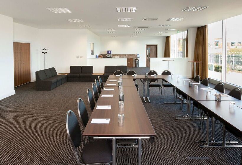 فندق Hampton By Hilton London Luton Airport