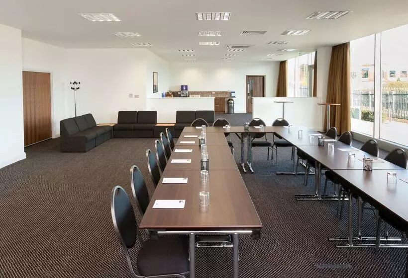 Hotel Hampton By Hilton London Luton Airport