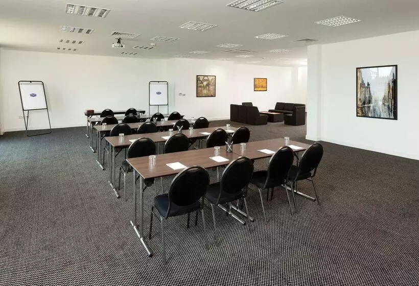 Hotel Hampton By Hilton London Luton Airport