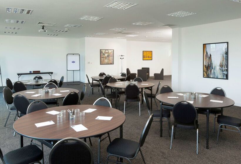 فندق Hampton By Hilton London Luton Airport