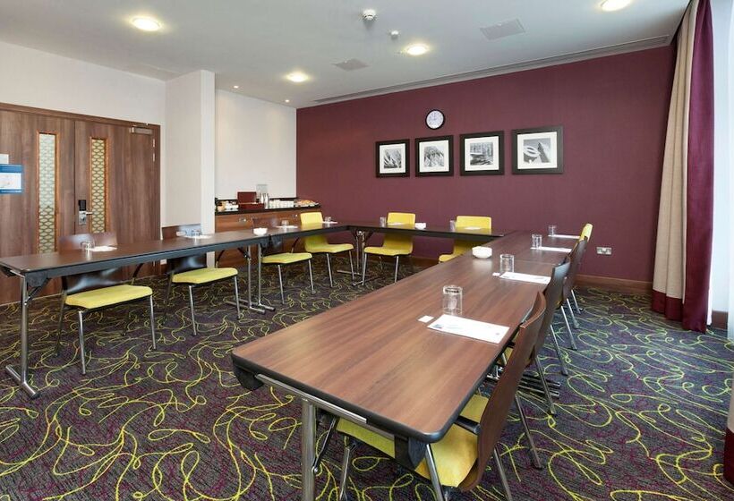 فندق Hampton By Hilton London Luton Airport