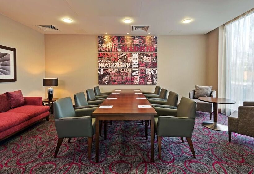 فندق Hampton By Hilton London Luton Airport