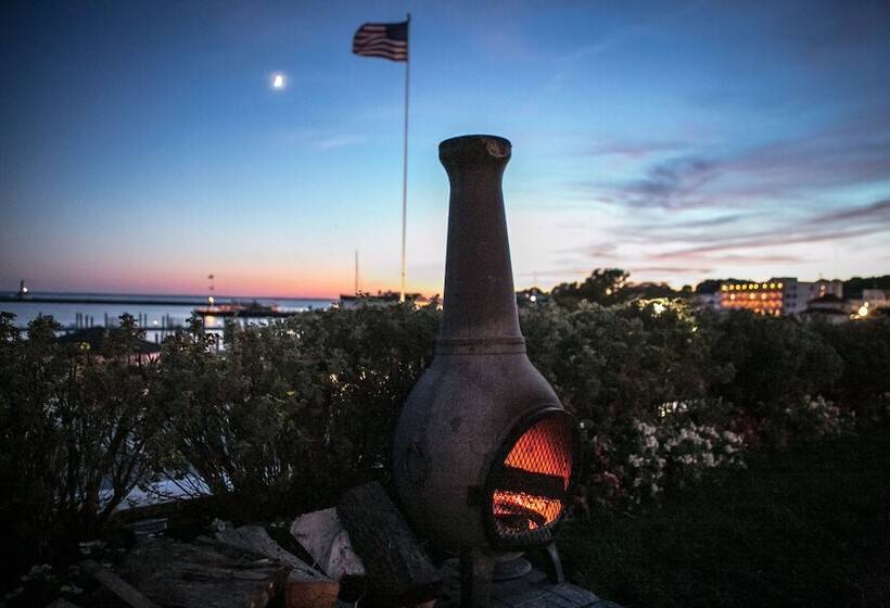 Отель Island House