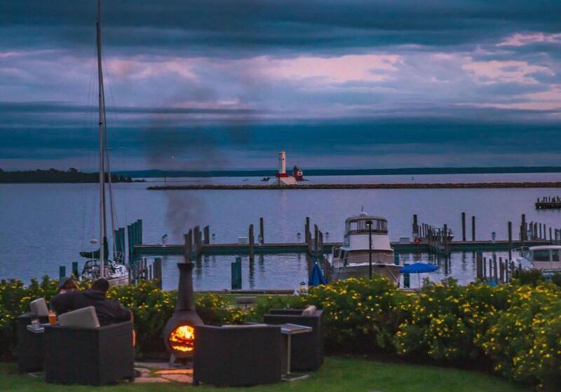 Отель Island House