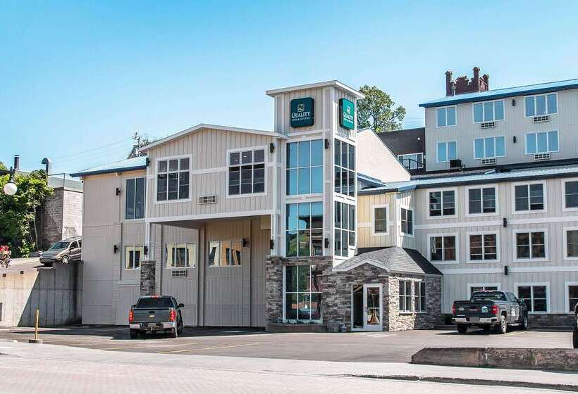 Отель Quality Inn & Suites