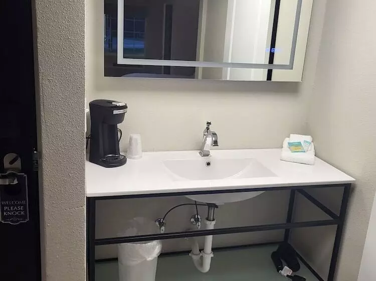 בית מלון כפרי Red Fox Inn And Suites