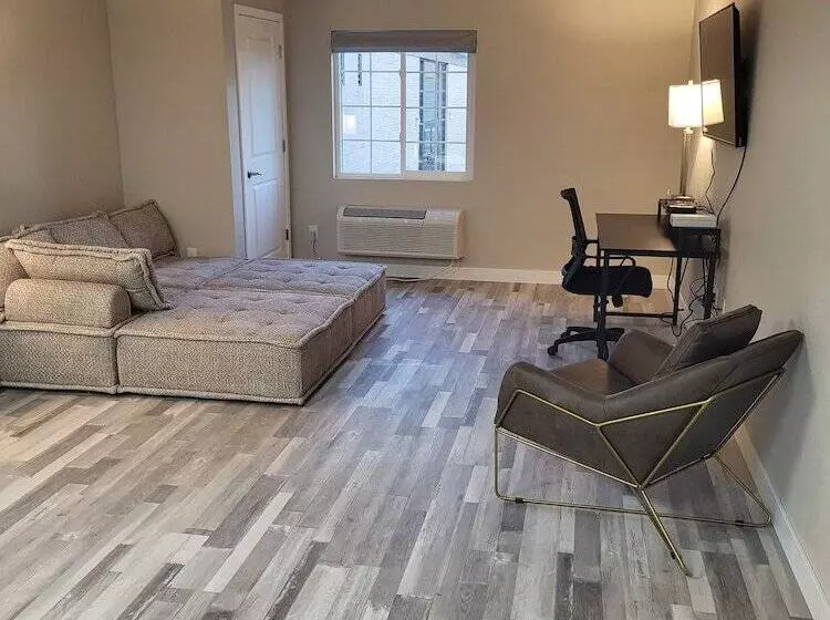 בית מלון כפרי Red Fox Inn And Suites