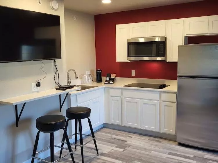 בית מלון כפרי Red Fox Inn And Suites