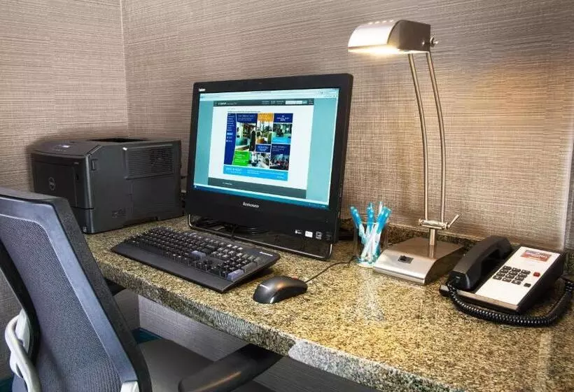 فندق Springhill Suites By Marriott Medford