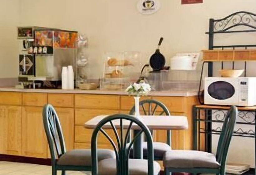 فندق Super 8 By Wyndham Beresford