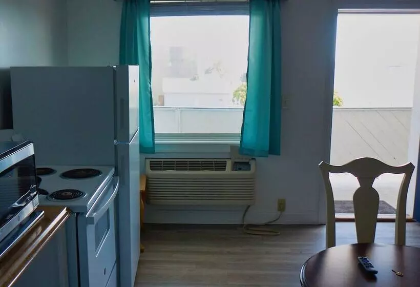 Otel Thames Inn And Marina