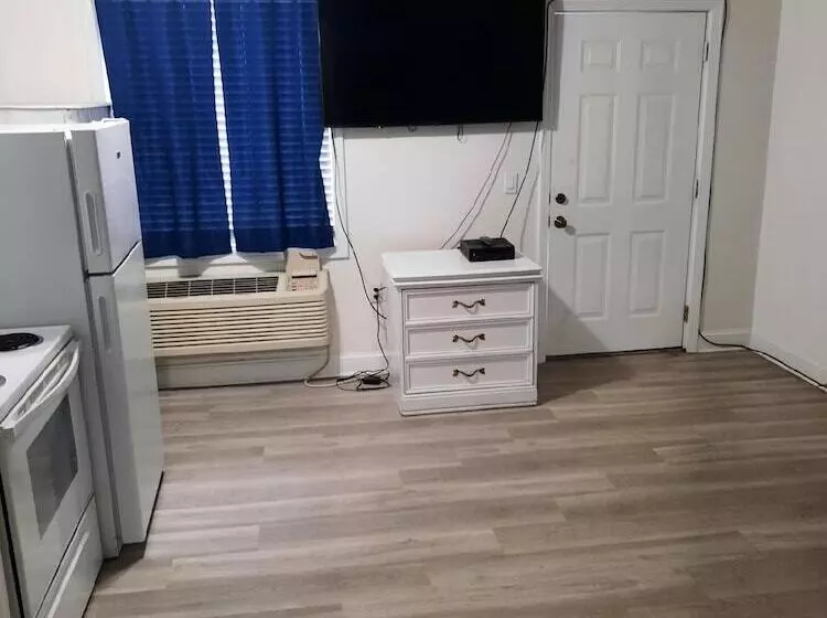 Otel Thames Inn And Marina