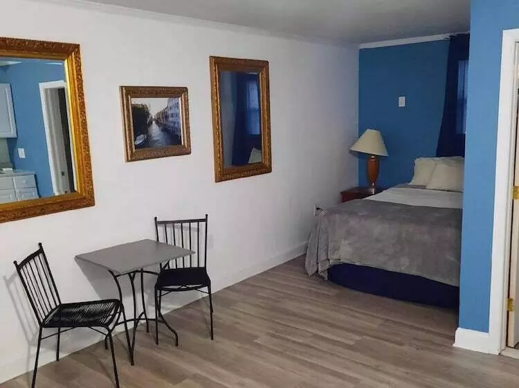 Otel Thames Inn And Marina