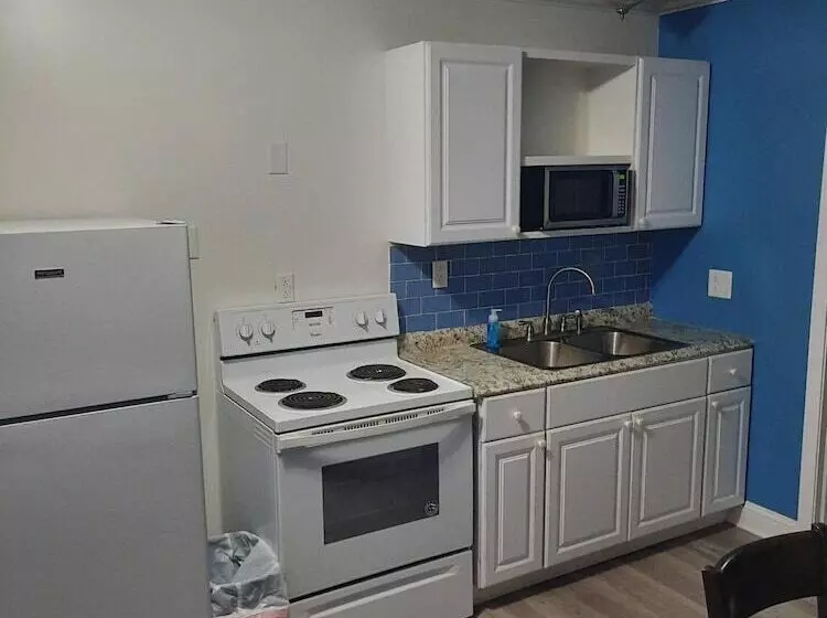 Otel Thames Inn And Marina